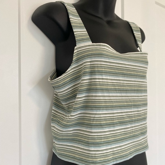 American‎ Eagle Outfitters Women's Green and White Crop Tank Top Size XL - Picture 7 of 8